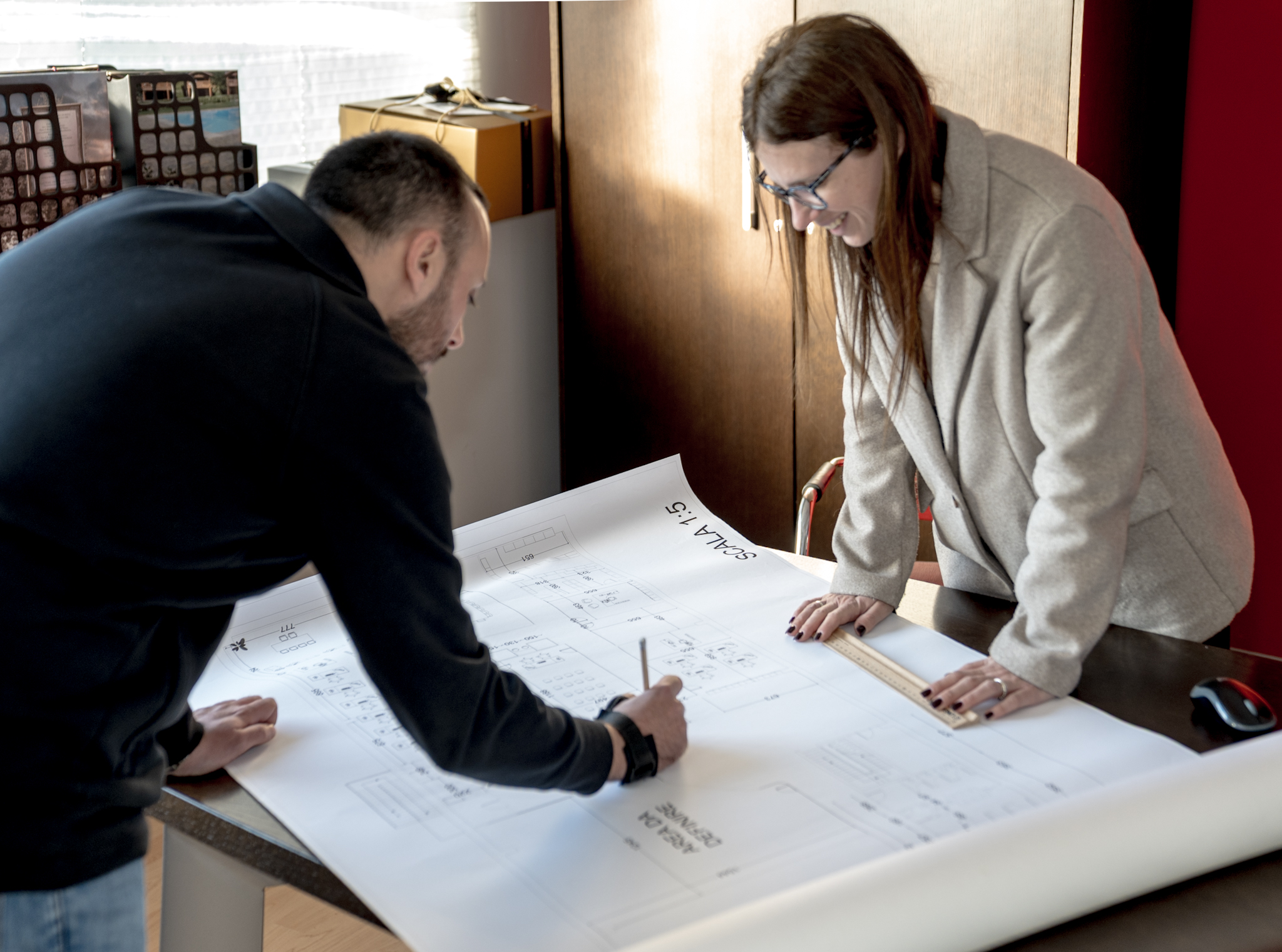 Tecnici di Gruppo Cogedil al lavoro su un progetto